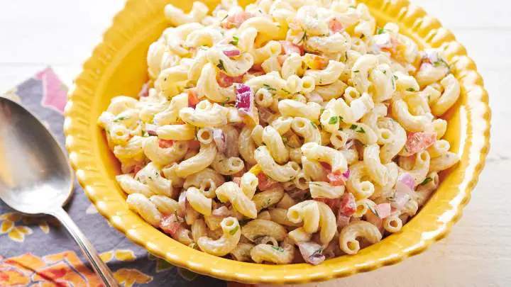 classic macaroni salad - millenora