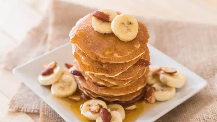 banana bread pancakes - millenora