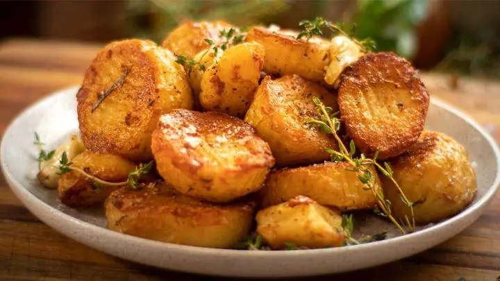 Baked fat potatoes - millenora 