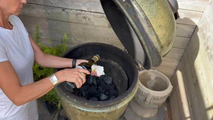 how to  light charcoal with paper and whiskey instead of fluid lighter - millenora