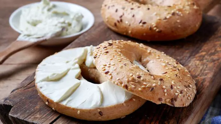 bagels with cream cheese - millenora