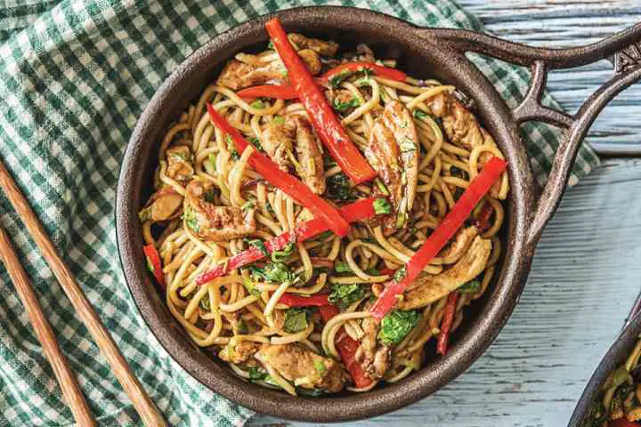 chicken stir-fry noodles - millenora