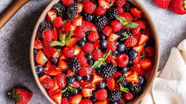 berry medley with mint to serve with chicken tenders - millenora
