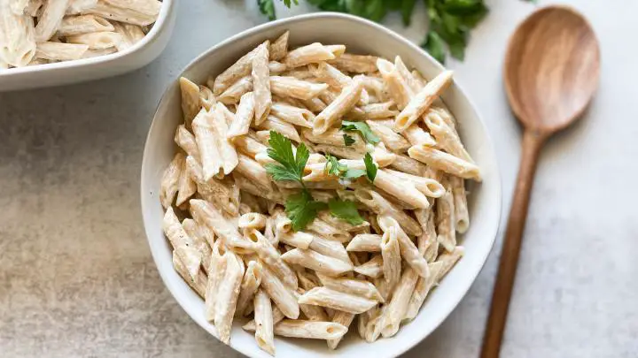 creamy garlic pasta to serve with chicken tenders - millenora