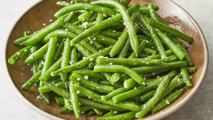 garlic butter green beans  to serve with chicken tenders - millenora
