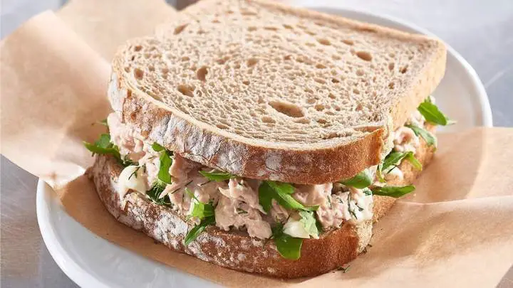 rye bread sandwich - millenora